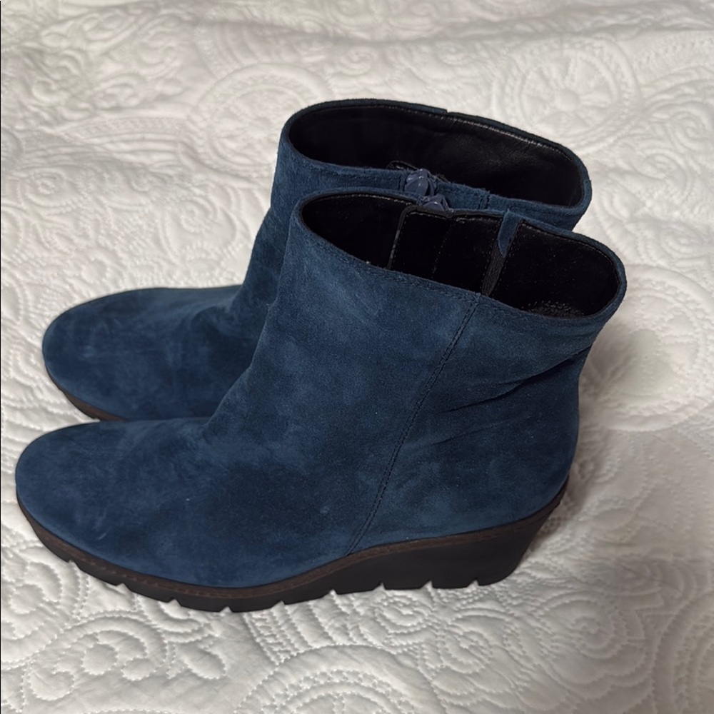 Gabor Blue Ankle Booties Sleek Suede Design